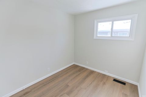 Tiny photo for 1132 Manchester Drive, South Bend, IN 46615 (MLS # 202604439)