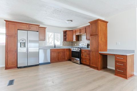 Tiny photo for 1132 Manchester Drive, South Bend, IN 46615 (MLS # 202604439)