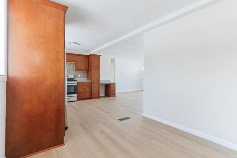 Tiny photo for 1132 Manchester Drive, South Bend, IN 46615 (MLS # 202604439)