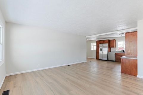 Tiny photo for 1132 Manchester Drive, South Bend, IN 46615 (MLS # 202604439)