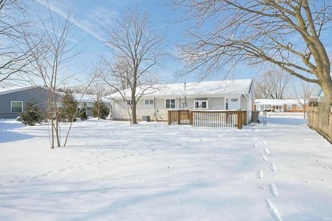 Tiny photo for 1132 Manchester Drive, South Bend, IN 46615 (MLS # 202604439)