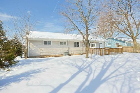 Tiny photo for 1132 Manchester Drive, South Bend, IN 46615 (MLS # 202604439)