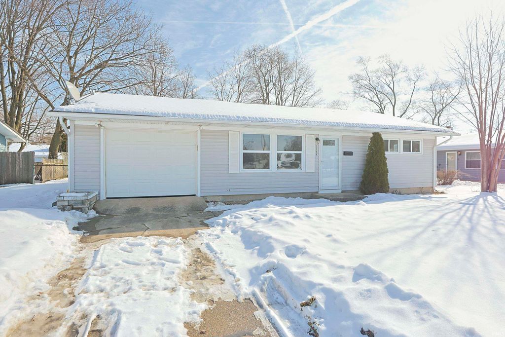 Photo of 1132 Manchester Drive, South Bend, IN 46615 (MLS # 202604439)