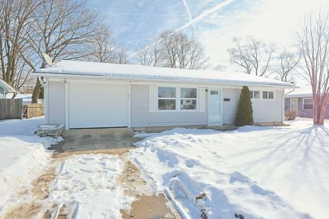 Tiny photo for 1132 Manchester Drive, South Bend, IN 46615 (MLS # 202604439)