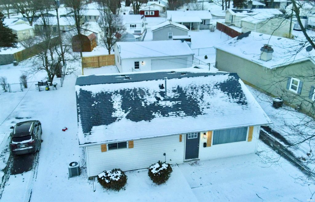 Photo of 303 W Highland Avenue, Marion, IN 46952 (MLS # 202602020)