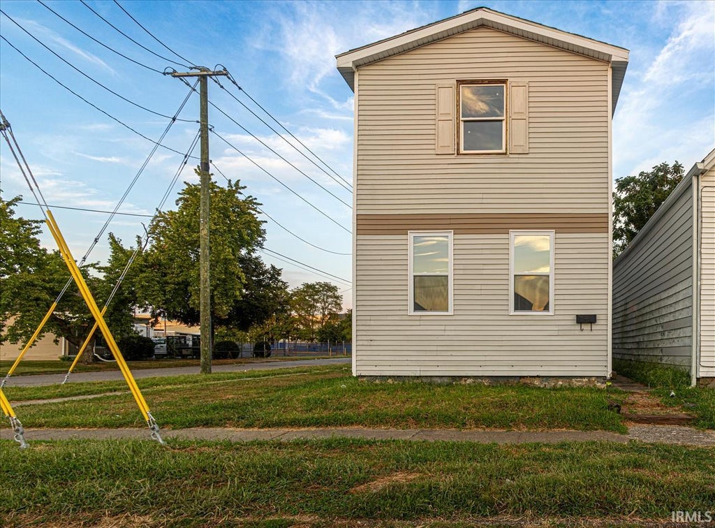 Photo of 1321 Oakley Street, Evansville, IN 47710 (MLS # 202637210)