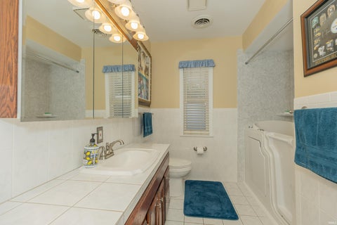 Tiny photo for 1324 Rosemarie Avenue, Evansville, IN 47715 (MLS # 202642101)