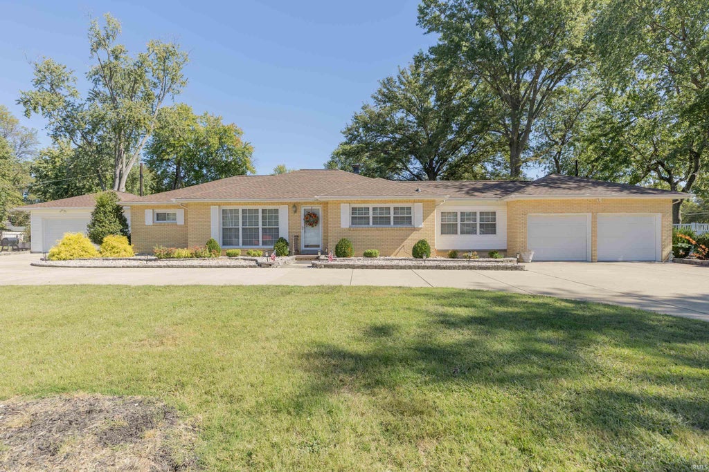 Photo of 1324 Rosemarie Avenue, Evansville, IN 47715 (MLS # 202642101)