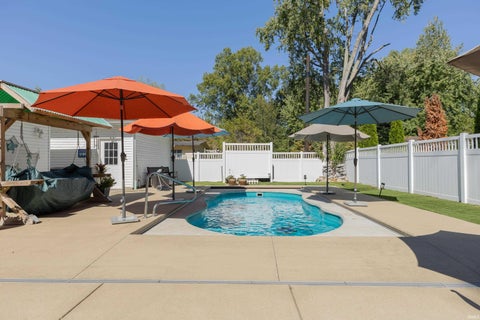 Tiny photo for 1324 Rosemarie Avenue, Evansville, IN 47715 (MLS # 202642101)
