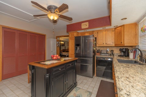 Tiny photo for 1324 Rosemarie Avenue, Evansville, IN 47715 (MLS # 202642101)