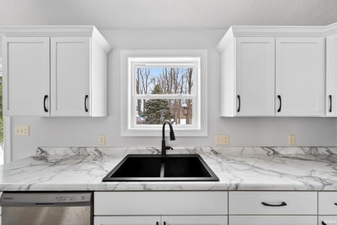 Tiny photo for 11102 N Dogleg Dr E Dr, Syracuse, IN 46567 (MLS # 202604148)