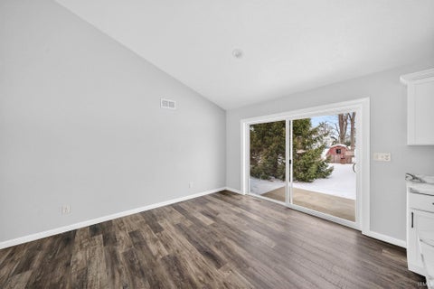 Tiny photo for 11102 N Dogleg Dr E Dr, Syracuse, IN 46567 (MLS # 202604148)
