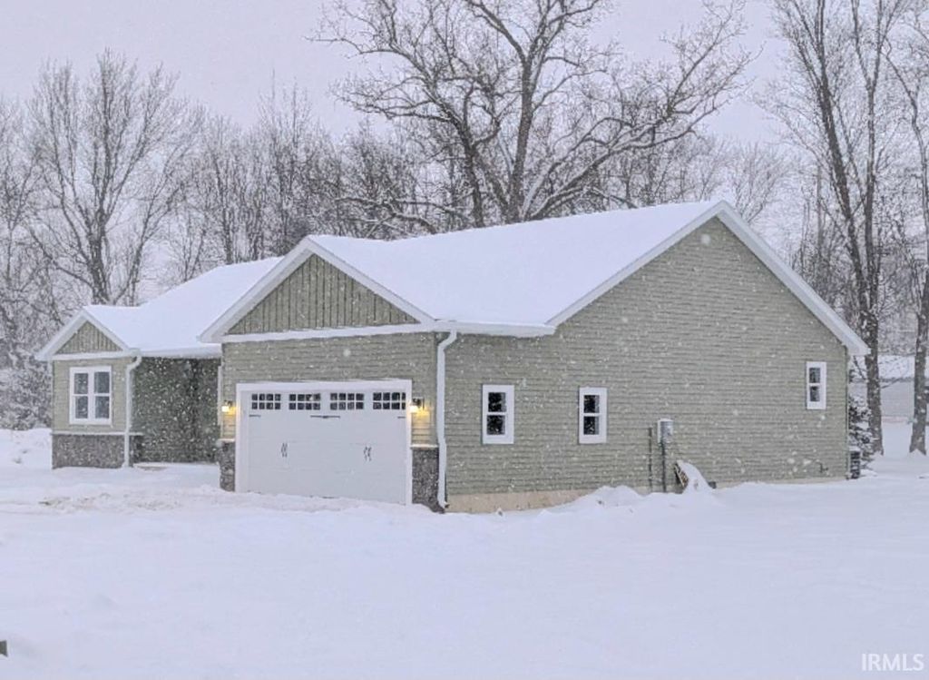 Photo of 11102 N Dogleg Dr E, Syracuse, IN 46567 (MLS # 202604148)