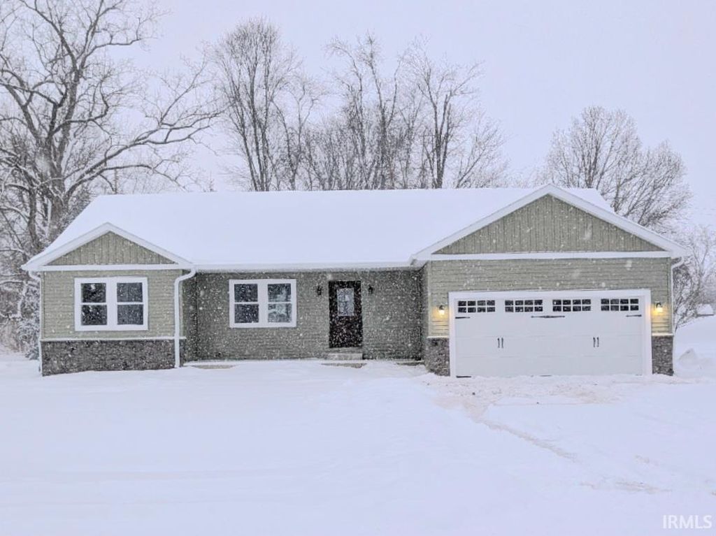 Photo of 11102 N Dogleg Dr E, Syracuse, IN 46567 (MLS # 202604148)