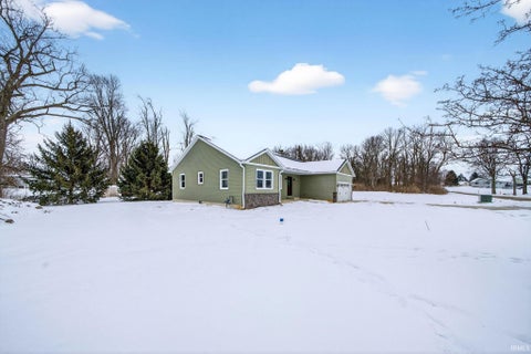 Tiny photo for 11102 N Dogleg Dr E Dr, Syracuse, IN 46567 (MLS # 202604148)