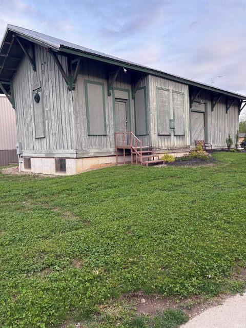 Tiny photo for 103 W Rochester Street, Akron, IN 46910 (MLS # 202615356)