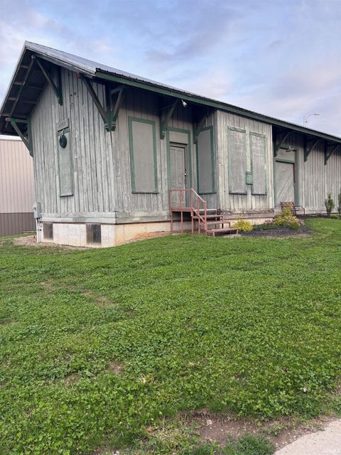 Tiny photo for 103 W Rochester Street, Akron, IN 46910 (MLS # 202615356)