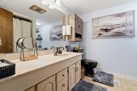 Tiny photo for 720 E Christian Street, Princeton, IN 47670 (MLS # 202612611)