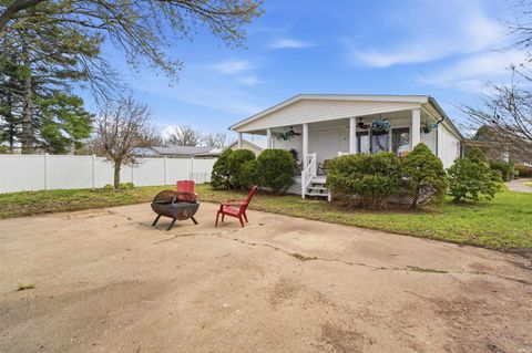 Tiny photo for 720 E Christian Street, Princeton, IN 47670 (MLS # 202612611)