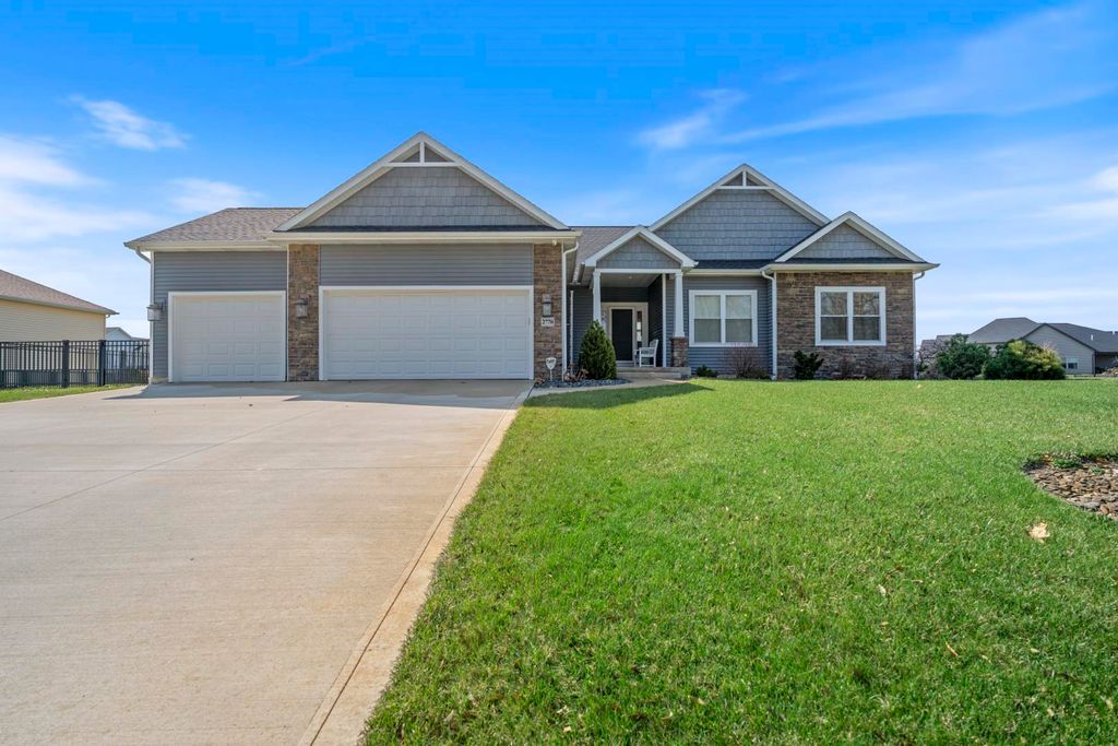 Photo of 2770 Lake Tahoe Trail, Warsaw, IN 46582 (MLS # 202611225)