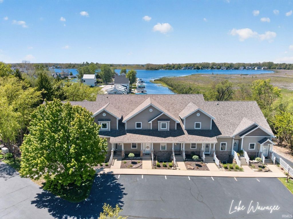 Photo of 8732 E Smith Drive #E3, Syracuse, IN 46567 (MLS # 202618714)