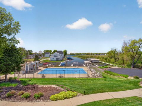 Tiny photo for 8732 E Smith Drive #E3, Syracuse, IN 46567 (MLS # 202618714)