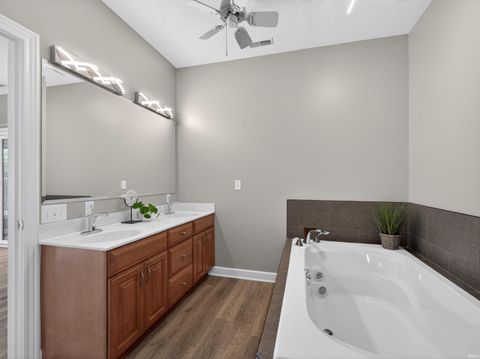 Tiny photo for 8732 E Smith Drive #E3, Syracuse, IN 46567 (MLS # 202618714)