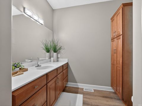 Tiny photo for 8732 E Smith Drive #E3, Syracuse, IN 46567 (MLS # 202618714)