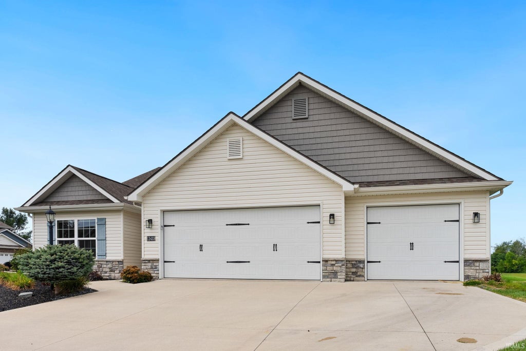 Photo of 12433 Tolee Court, Fort Wayne, IN 46818 (MLS # 202637407)