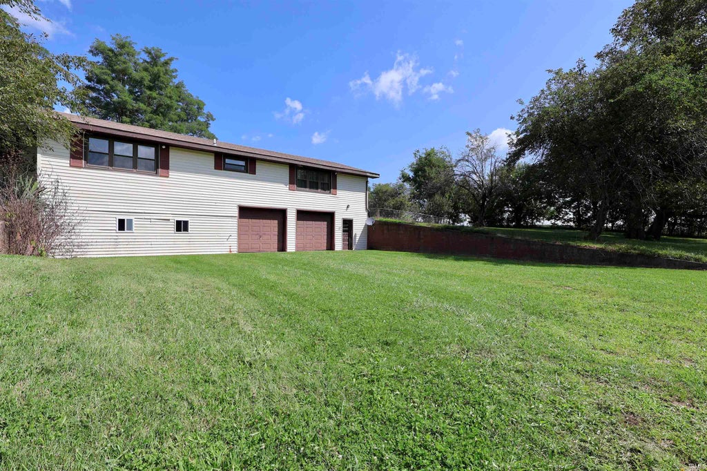 Photo of 4270 W State Road 32, Winchester, IN 47394 (MLS # 202634762)