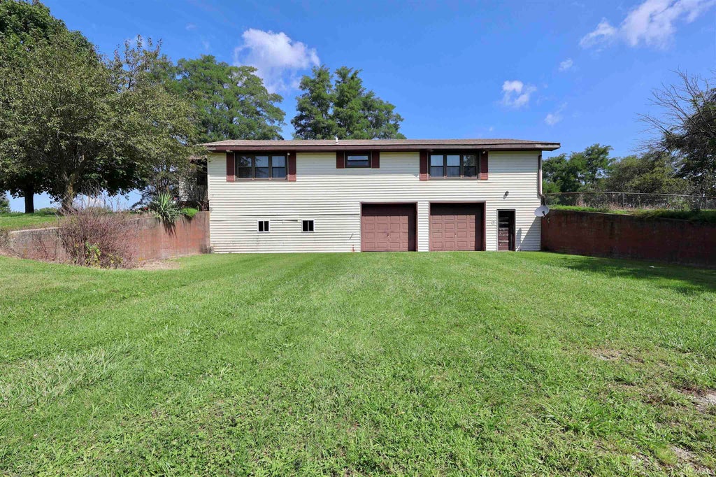 Photo of 4270 W State Road 32, Winchester, IN 47394 (MLS # 202634762)
