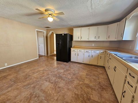Tiny photo for 1348 S Waugh Street, Kokomo, IN 46902 (MLS # 202543466)