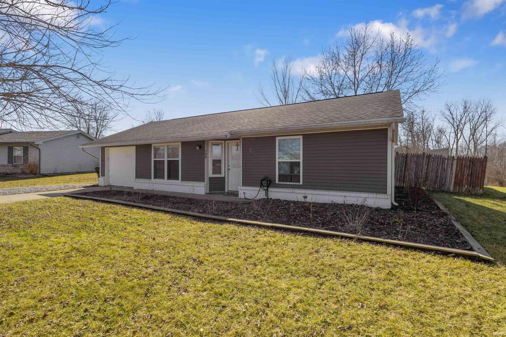 Photo of 708 Oakdale Street, Garrett, IN 46738 (MLS # 202606388)