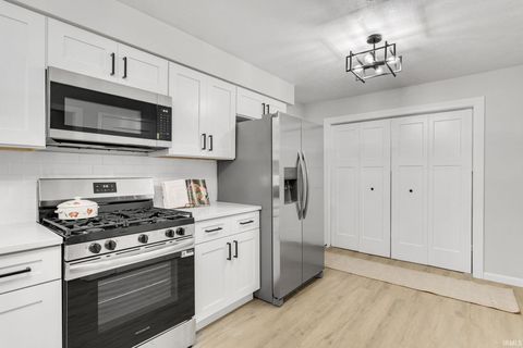 Tiny photo for 105 E Jennings Avenue, South Bend, IN 46614 (MLS # 202625526)