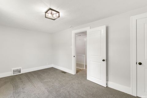 Tiny photo for 105 E Jennings Avenue, South Bend, IN 46614 (MLS # 202625526)