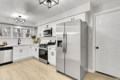 Tiny photo for 105 E Jennings Avenue, South Bend, IN 46614 (MLS # 202625526)
