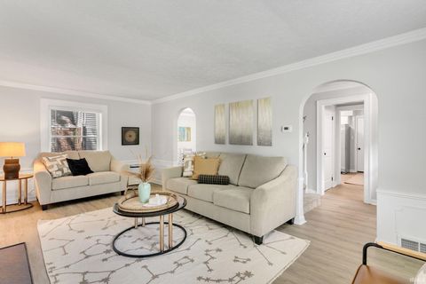 Tiny photo for 105 E Jennings Avenue, South Bend, IN 46614 (MLS # 202625526)