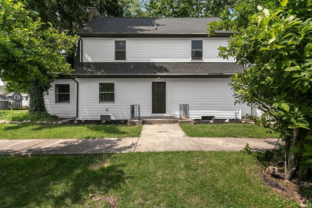 Photo of 105 E Jennings Avenue, South Bend, IN 46614 (MLS # 202625526)