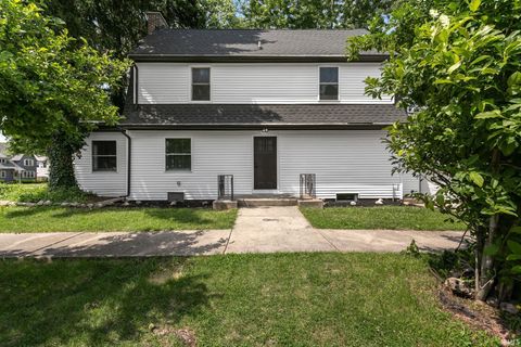 Photo of 105 E Jennings Avenue, South Bend, IN 46614 (MLS # 202625526)