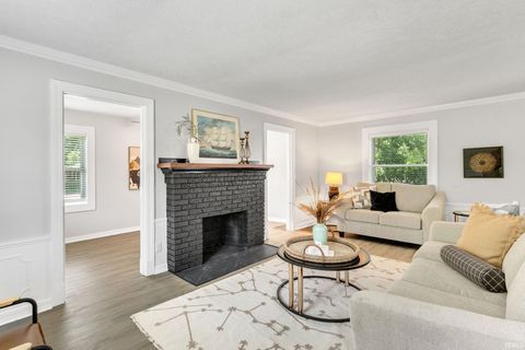 Tiny photo for 105 E Jennings Avenue, South Bend, IN 46614 (MLS # 202625526)