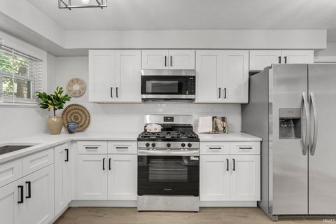 Tiny photo for 105 E Jennings Avenue, South Bend, IN 46614 (MLS # 202625526)