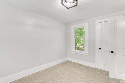 Tiny photo for 105 E Jennings Avenue, South Bend, IN 46614 (MLS # 202625526)