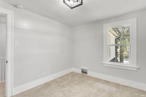 Tiny photo for 105 E Jennings Avenue, South Bend, IN 46614 (MLS # 202625526)