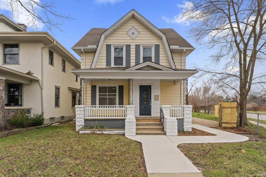 Photo of 726 W Lasalle Avenue, South Bend, IN 46601 (MLS # 202608844)