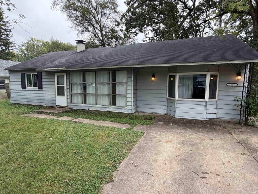 Photo of 1615 Babcock Drive, Fort Wayne, IN 46819 (MLS # 202639487)