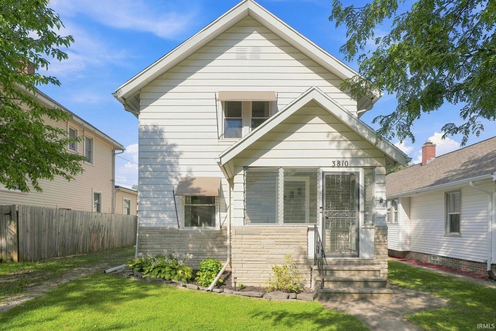 Photo of 3810 Arlington Avenue, Fort Wayne, IN 46807 (MLS # 202636615)