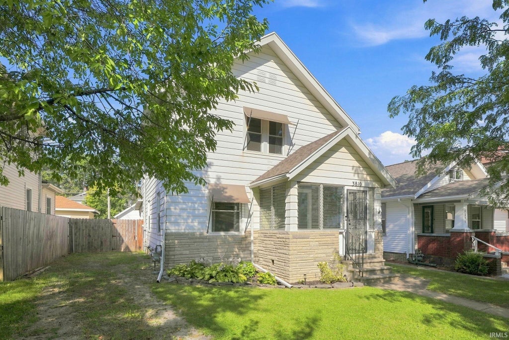 Photo of 3810 Arlington Avenue, Fort Wayne, IN 46807 (MLS # 202636615)