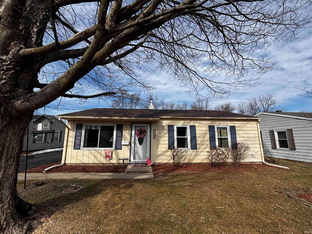 Photo of 1705 Cedar Street, Valparaiso, IN 46383 (MLS # 202604877)