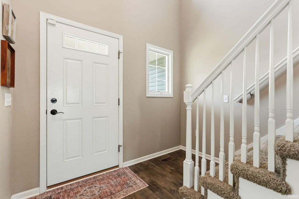 Photo of 812 Crimson Cove, Fort Wayne, IN 46845 (MLS # 202614591)