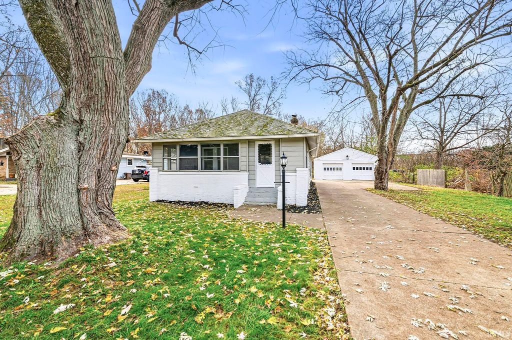 Photo of 19602 Greenacre Street, South Bend, IN 46637 (MLS # 202547253)